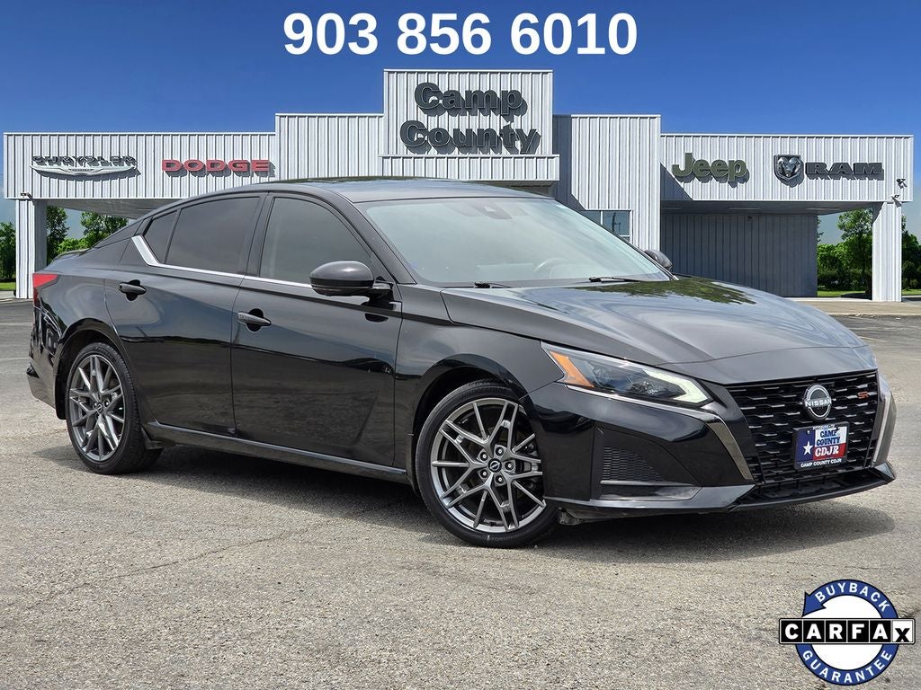 2023 Nissan Altima 2.0 SR in Super Black Clearcoat — front three-quarter view